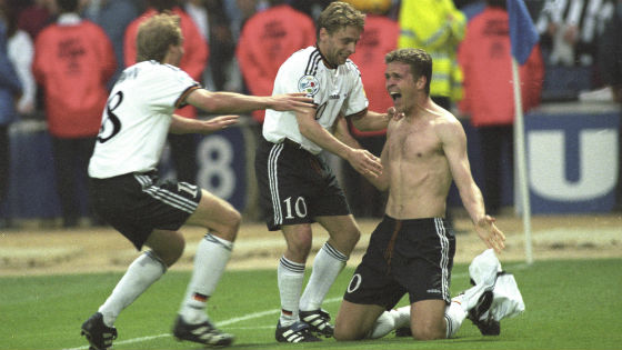 EM 1996 - Oliver Bierhoff Thomas Hässler und Jürgen Klinsmann freuen sich über das erste golden goal der EM-Geschichte