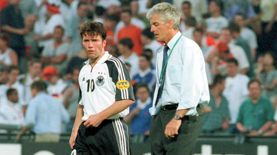 EM 2000 - Lothar Matthäus und Erich Ribbeck ratlos nach dem Vorrundenaus