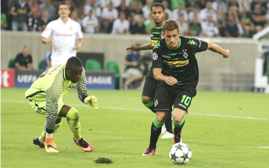 Thorgan Hazard (10) und Raffael von Borussia Mönchengladbach