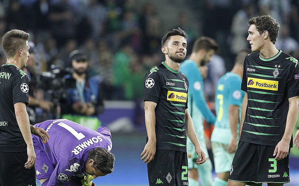 Julian Korb (Borussia Mönchengladbach) schaut enttäuscht. Champions League-Spiel Borussia Mönchengladbach - FC Barcelona (Borussiapark in Gladbach am September 28., 2016.