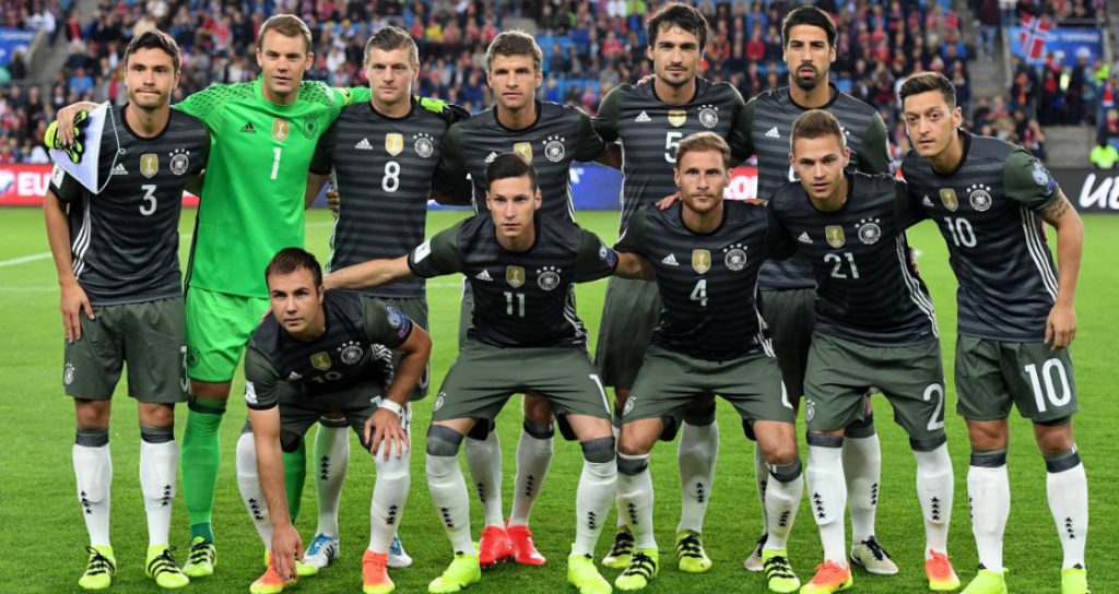 Teamfoto der deutschen Nationalmannschaft vor dem WM-Qualifikationsspiel gegen Norwegen in Oslo am 04.09. 2016