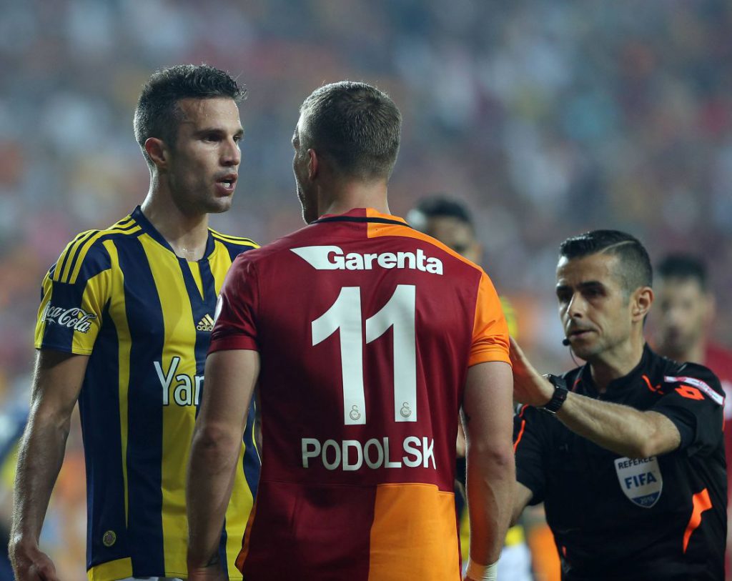 Robin van Persie (Fenerbahçe) Aug in Aug mit Lukas Podolski (Galatasaray)