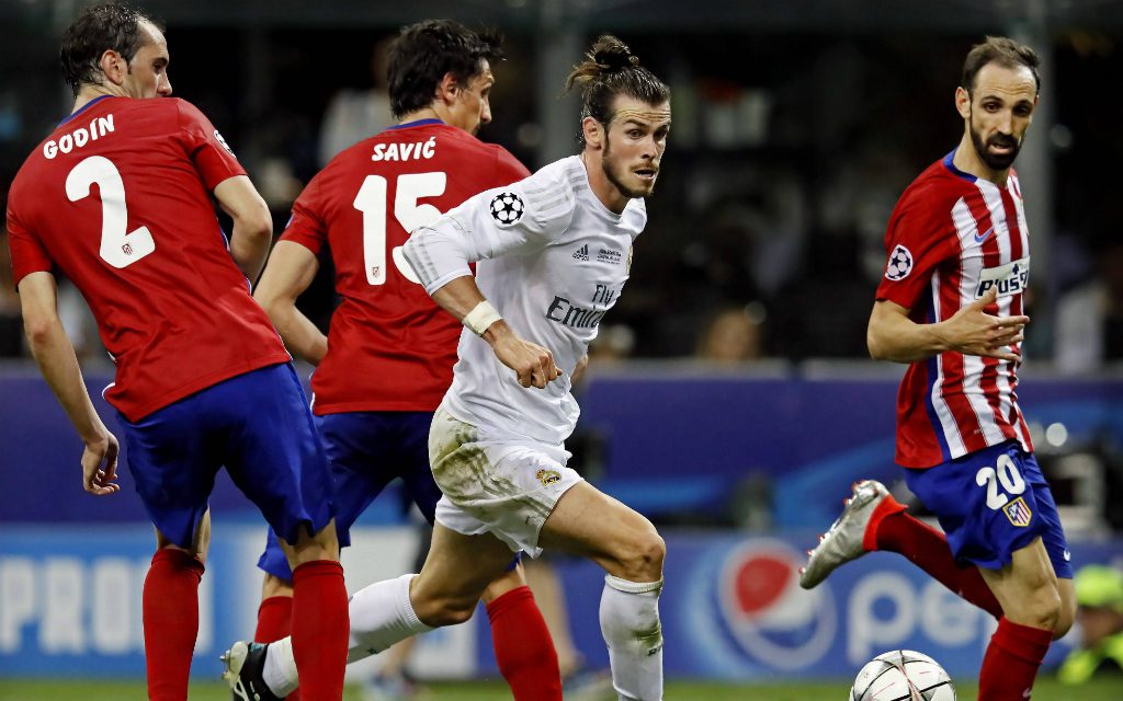 Imago: Im Kollektiv wollen Atléticos Verteidiger Godín, Savic und Juanfran Gareth Bale und die anderen Real Superstars stoppen.