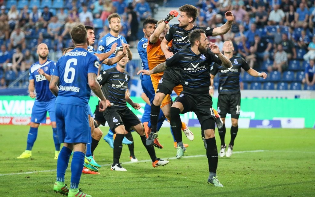 Rudelbildung am Strafraum im Spiel der 3. Liga zwischen dem 1.FC Magdeburg und MSV Duisburg in der Saison 2016/17