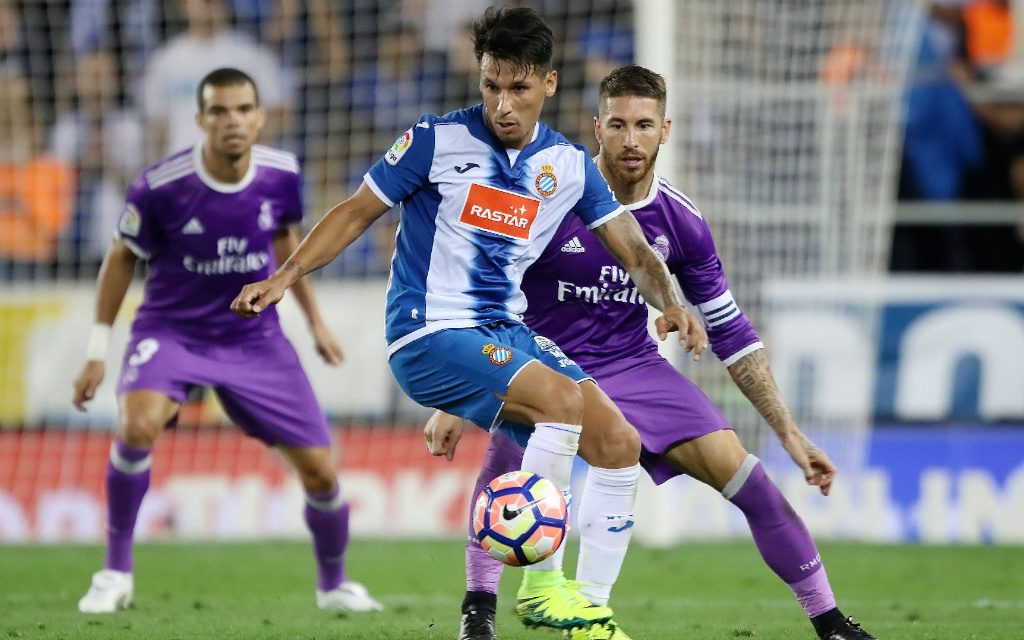 Imago: Hernan Perez und Espanyol wollen sich im Bernabeu gegen Real Madrid und Sergio Ramos durchsetzen.