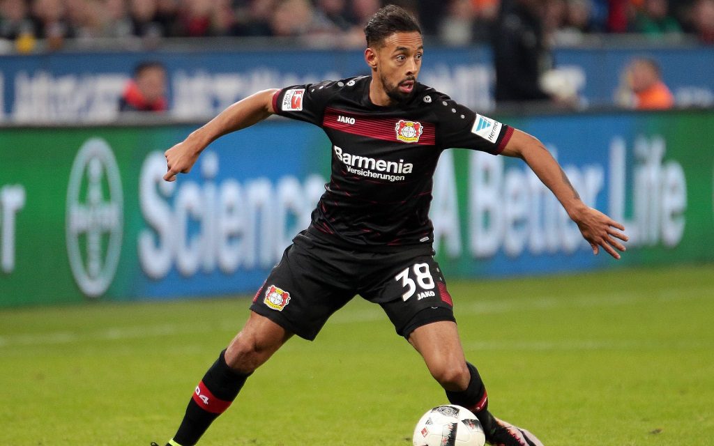 Karim Bellarabi im Ballbesitz im Bundesliga-Spiel Bayer Leverkusen - Borussia Mönchengladbach in der Saison 2016/17