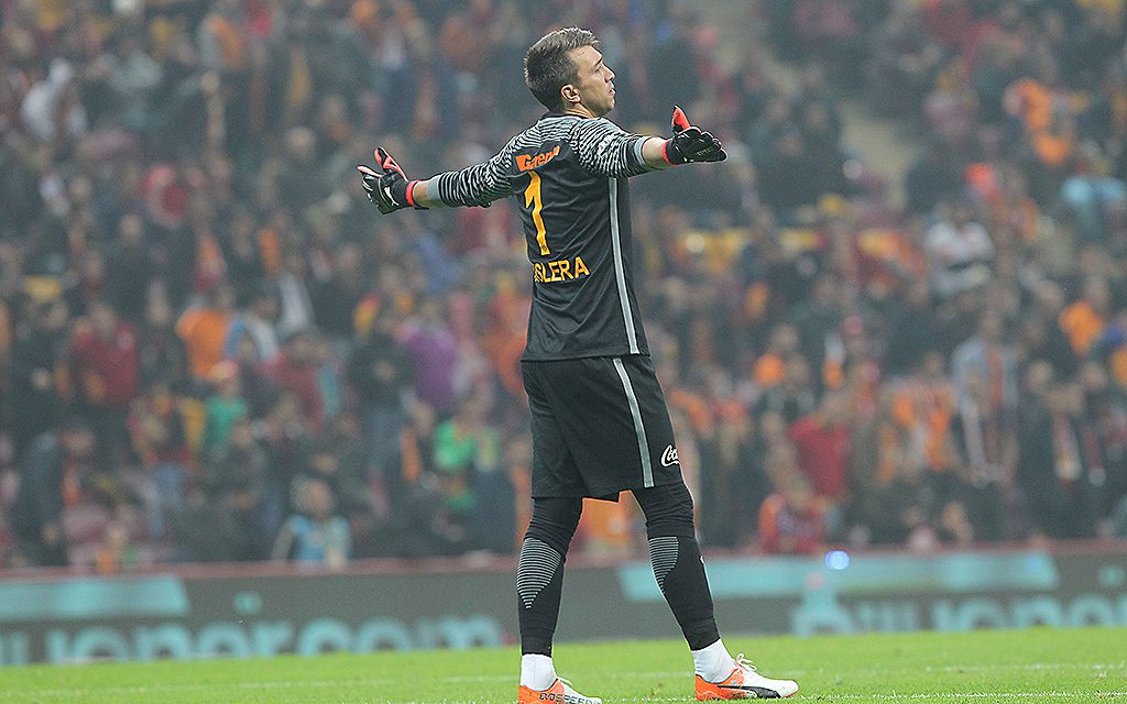 Fernando Muslera im Süper Lig Spiel zwischen Galatasaray und Bursaspor in Turk Telekom Arena in Istanbul.