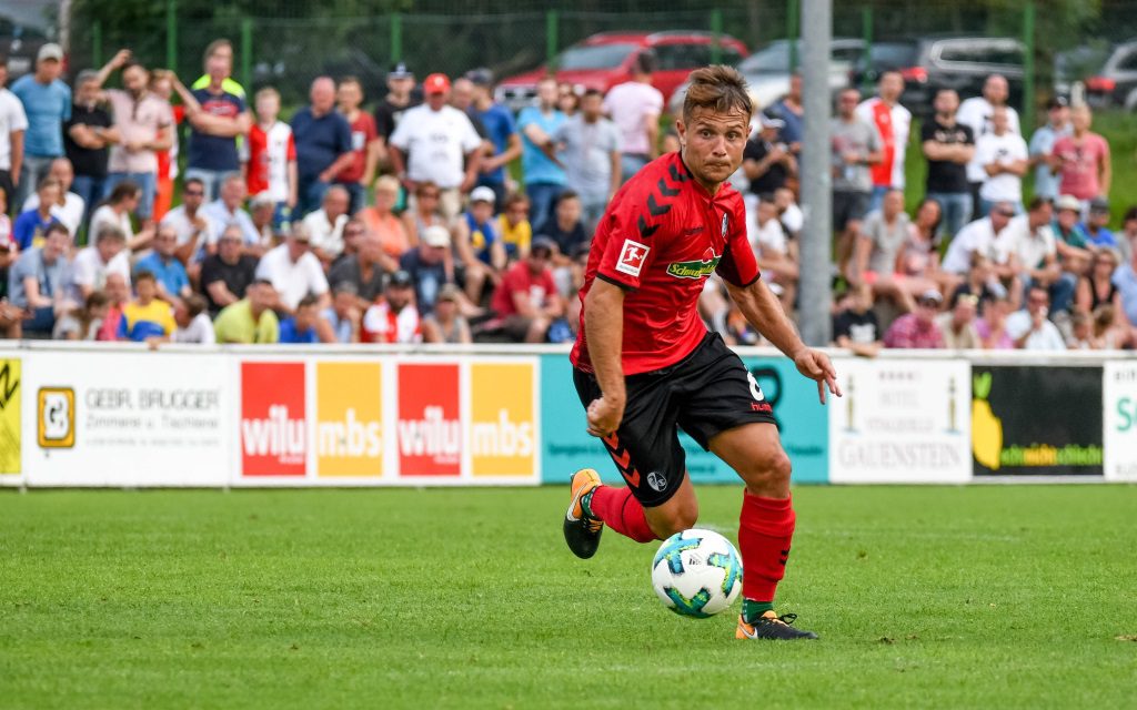 Amir Abrashi im Testspiel des SC Freiburg gegen Feyenoord Rotterdam.