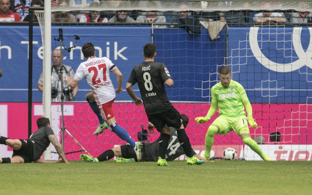 Nicolai Müller schießt den HSV zum 1:0-Sieg über den 1.FC Köln in der Saison 2016/17.