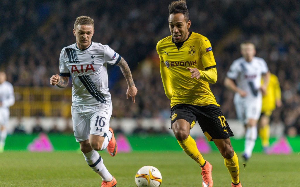 Pierre-Emerick Aubameyang im Zweikampf mit Kieran Trippier im Spiel Tottenham Hotspur - Borussia Dortmund.