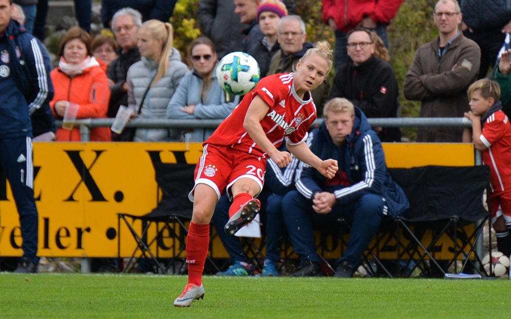 Leonie Maier beim Schuss im Spiel SV Alberweiler - FC Bayern.