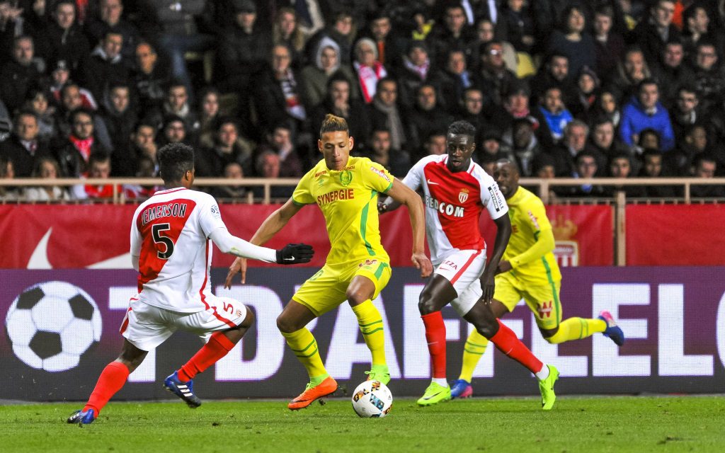 Yacina Bammou im Zweikampf mit Jemerson im Spiel AS Monaco - FC Nantes.