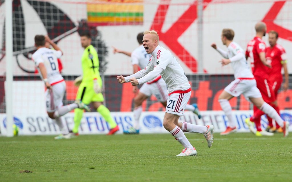 Sascha Bigalke bejubelt das Tor zum 2:1 gegen Zwickau im Spiel FSV Zwickau - SpVgg Unterhaching.