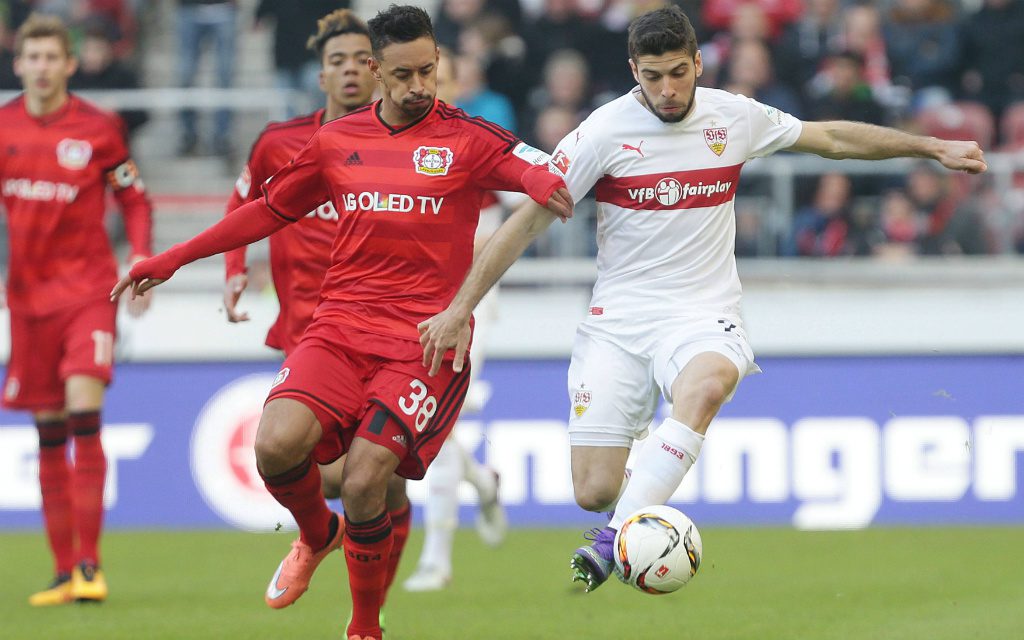 Imago/Pressefoto Baumann: Setzen sich Karim Bellarabis (l.) Leverkusener oder Emiliano Insuas Stuttgarter am Freitagabend durch?