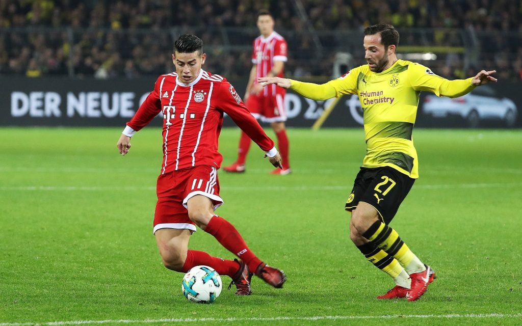 Gonzalo Castro attackiert James im Ligaspiel Borussia Dortmund - FC Bayern München Saison 2017/18.