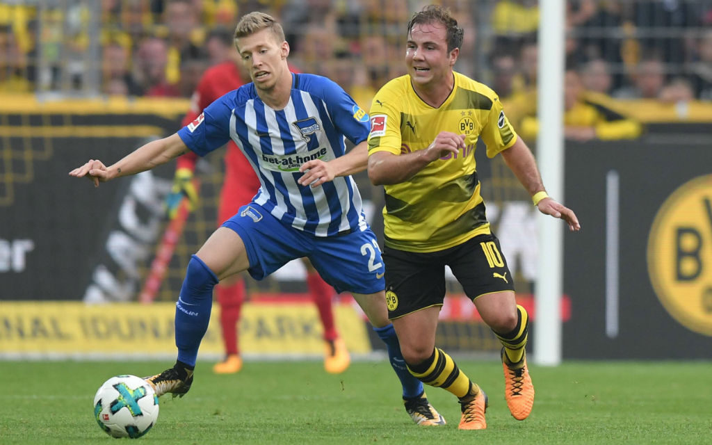 Hertha mit Weiser (l.) verlor das Hinspiel gegen Götzes Dortmunder mit 0:2.