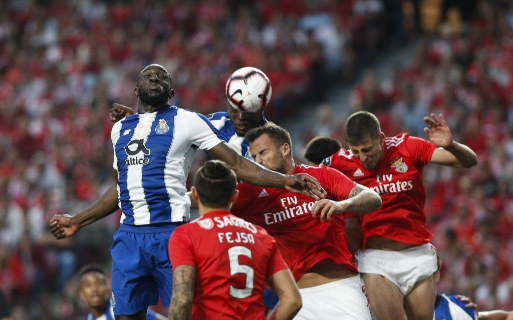 October 7, 2018 - Lisbon, Portugal - Moussa Marega of Porto (L) heads for the ball with during the Portuguese League football match between SL Benfica and FC Porto at Luz Stadium in Lisbon