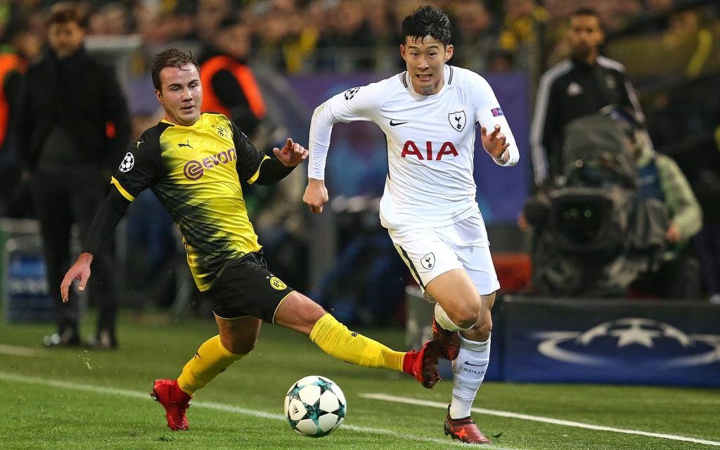 UEFA Champions League 2017/2018, Gruppenphase, 5.Spieltag, Borussia Dortmund - Tottenham Hotspur, im Signal-Iduna-Park Dortmund. v.l. Mario Götze (Dortmund) gegen Heung-Min Son (Tottenham Hotspur)
