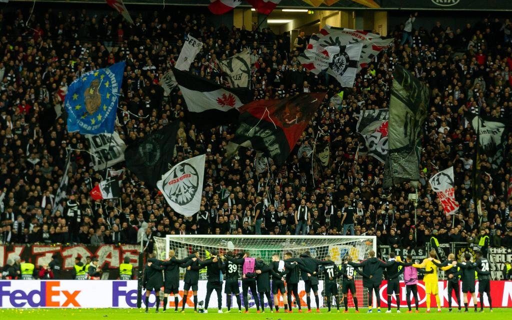 Bei Inter - Frankfurt sind 13.500 Fans aus Frankfurt mit dabei