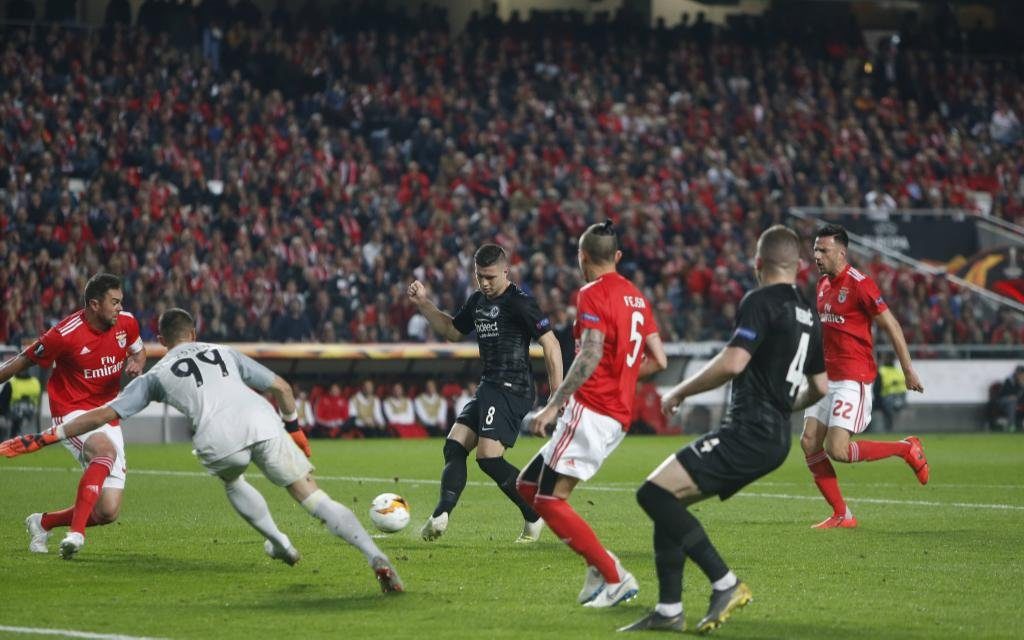 Luka Jovic mit dem Tor zum zwischenzeitlichen 1:1 beim Spiel Benfica Lissabon - Eintracht Frankfurt in der Europa League.