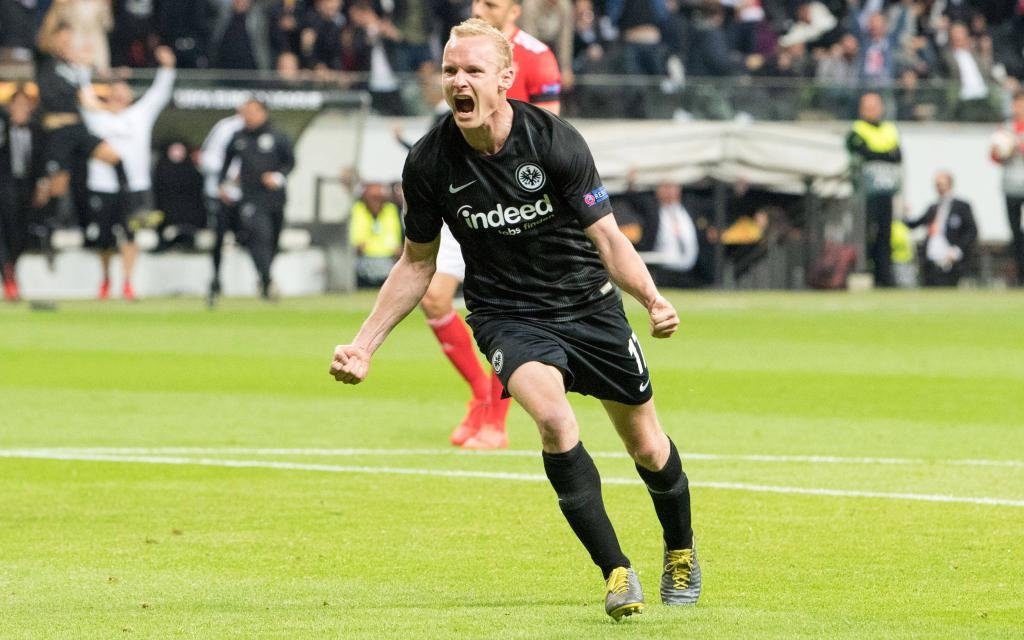 Torschuetze Sebastian RODE (F) juebelt ueber sein Tor zum 2:0 fuer Eintracht Frankfurt