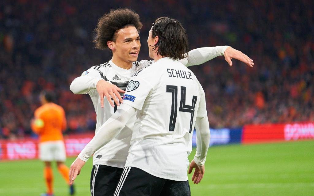 Leroy Sane bejubelt sein Tor in der EM-Quali gegen die Niederlande.