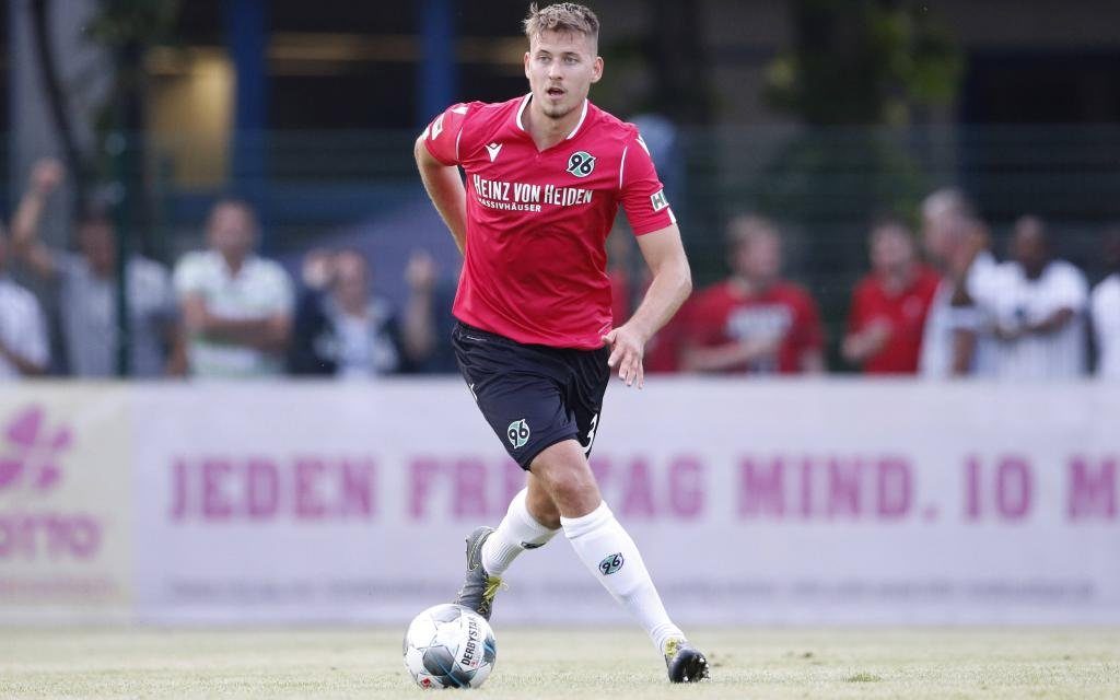 Hannover mit Waldemar Anton will das erste Heimspiel gewinnen.