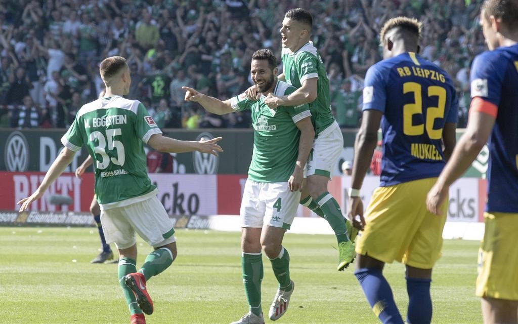 Claudio Pizarro bejubelt sein Siegtor zum 2:1 gegen Leipzig in der Saison 2018/19.