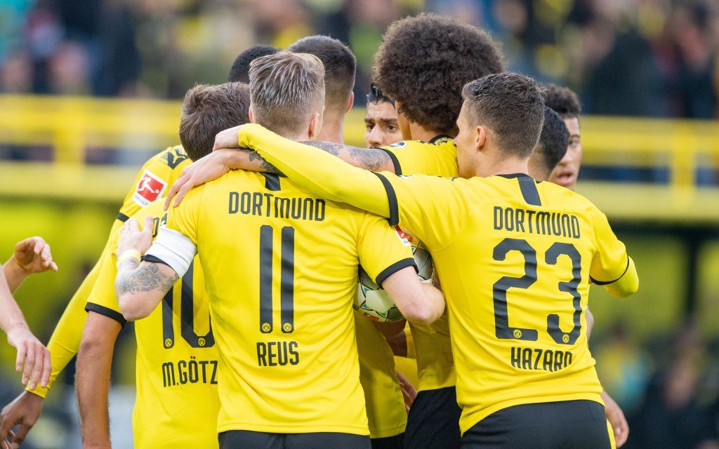 Jubeltraube der Dortmunder Spieler nach dem Tor zum 1:1 Ausgleich fuer Borussia Dortmund gegen Werder Bremen.