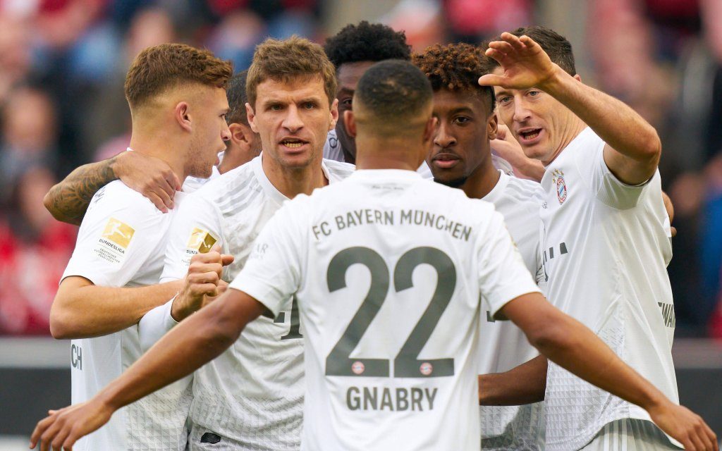 FC Bayern beim Torjubel im Bundesligaspiel gegen den 1. FC Köln.