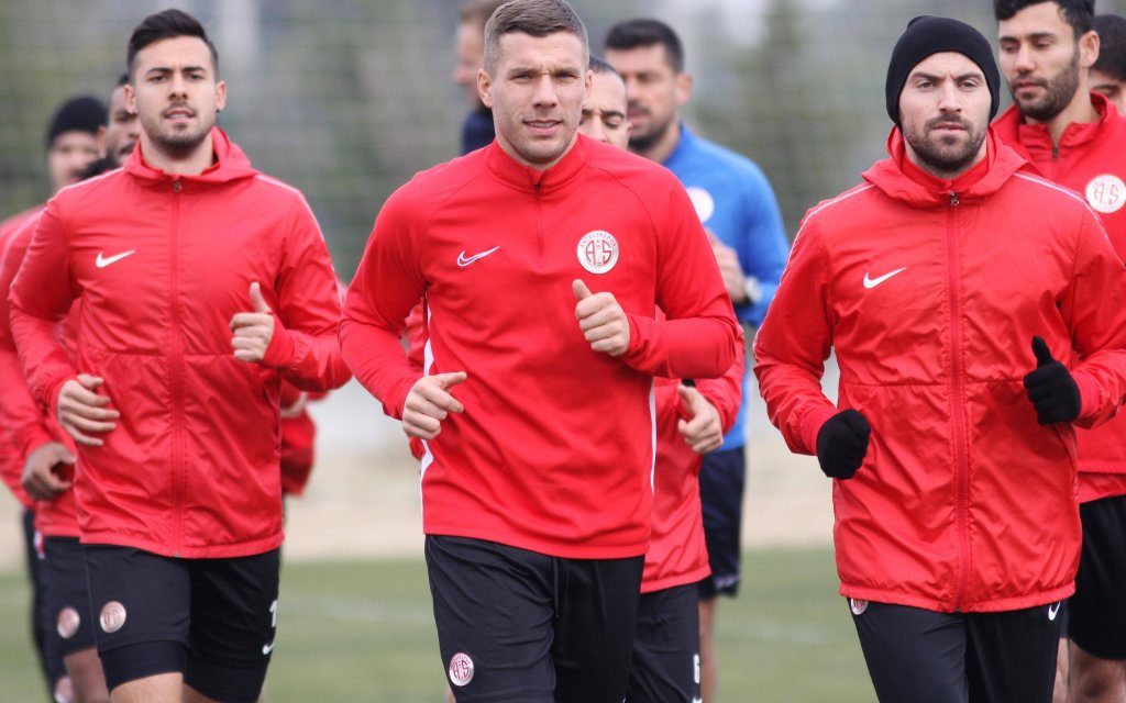 Lukas Podolski vor seinem Startelf-Debüt für Antalyaspor