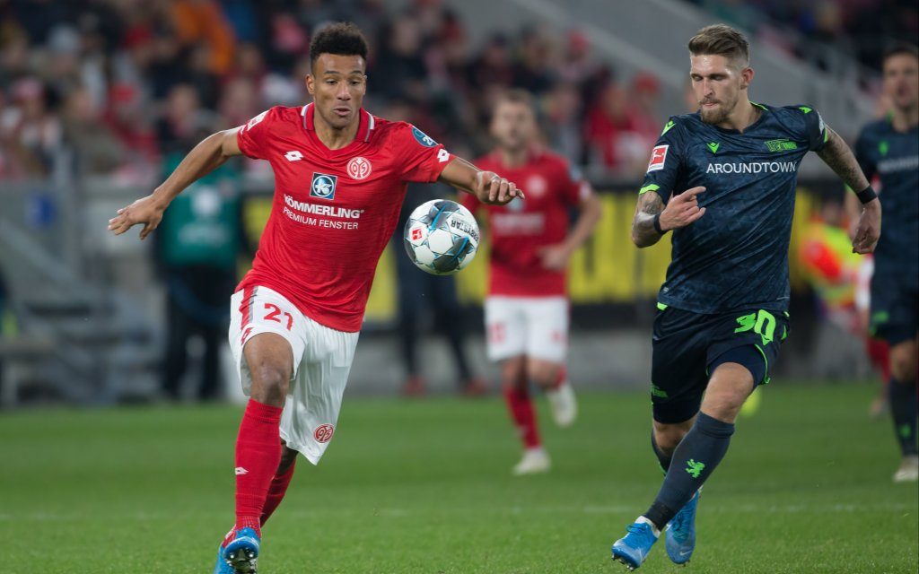 1. FSV Mainz 05 - 1.FC Union Berlin, 1. FBL Karim Onisiwo Mainz, 21 im Laufduell mit Robert Andrich Union Berlin