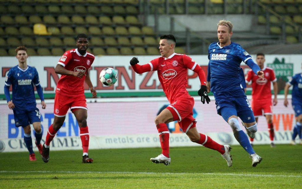 13.10.20 Karlsruher SC - Fortuna Düsseldorf Deutschland, Karlsruhe, 13.12.2020, Fussball, 2. Bundesliga, Karlsruher SC - Fortuna Düsseldorf: v.l. Alfredo Morales Fortuna Düsseldorf, Philipp Hofmann Karlsruher SC