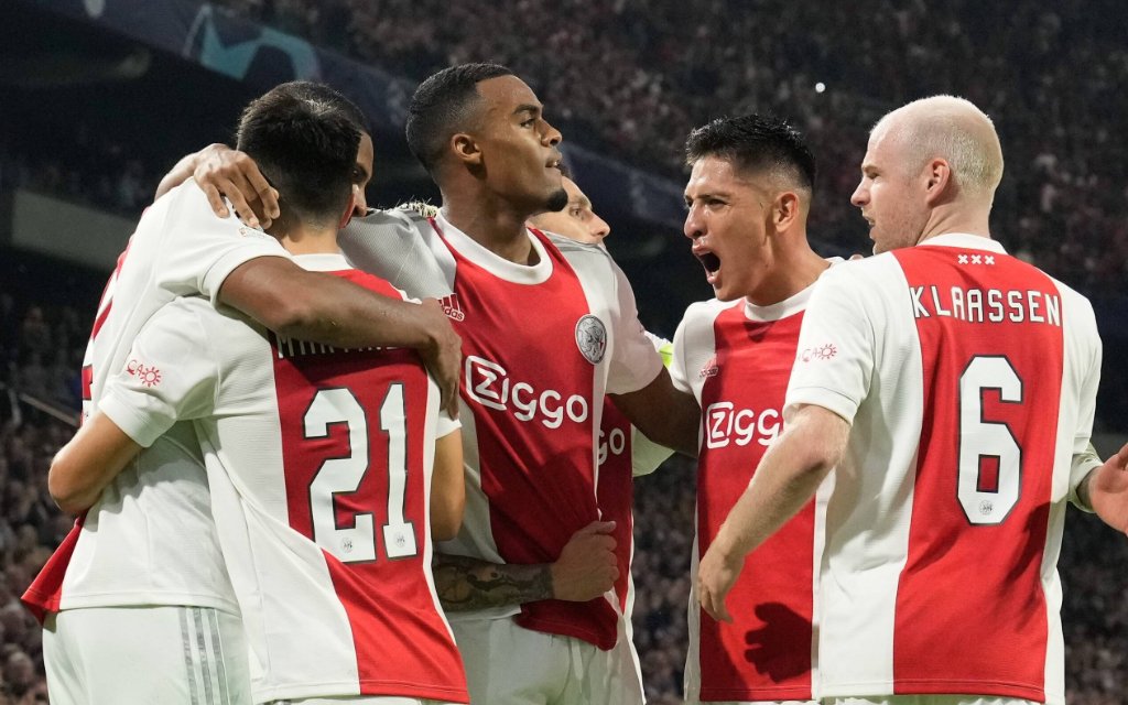 AMSTERDAM, 19-10-2021 , Johan Cruijff ArenA, football, Champions League, season 2021 / 2022 , between Ajax and Borussia Dortmund , Ajax is celebrating the 4-0 Ajax - Borussia Dortmund