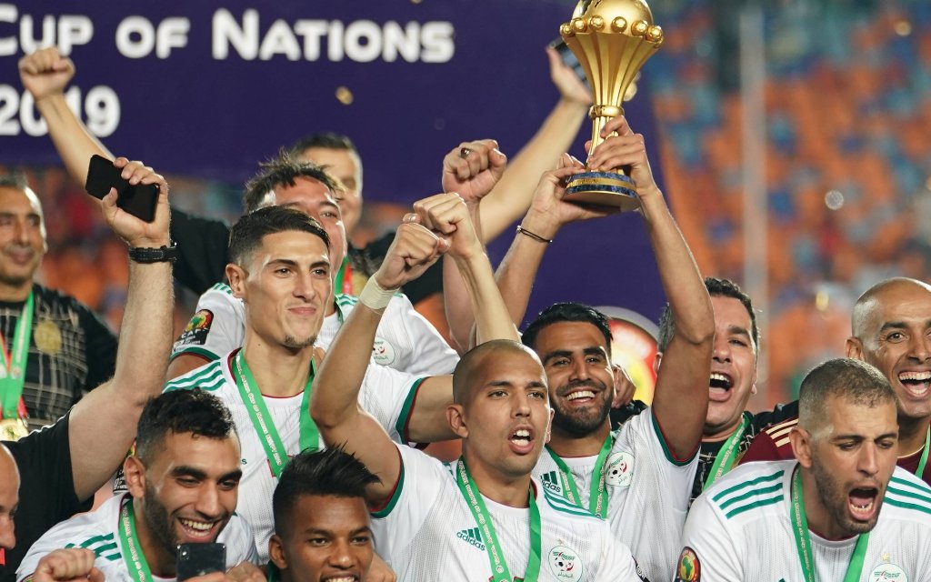 Afrika Cup 2019: Algerien feiert mit Kapitän Riyad Mahrez