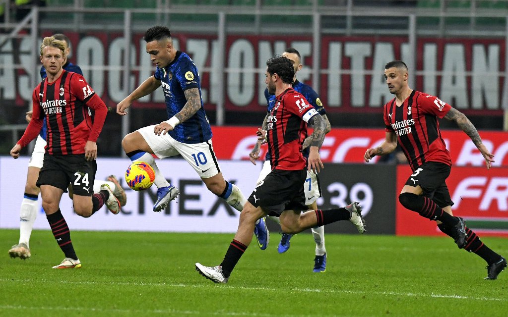 Ein heißes Derby: Die Mailänder Klubs Inter und AC im direkten Duell