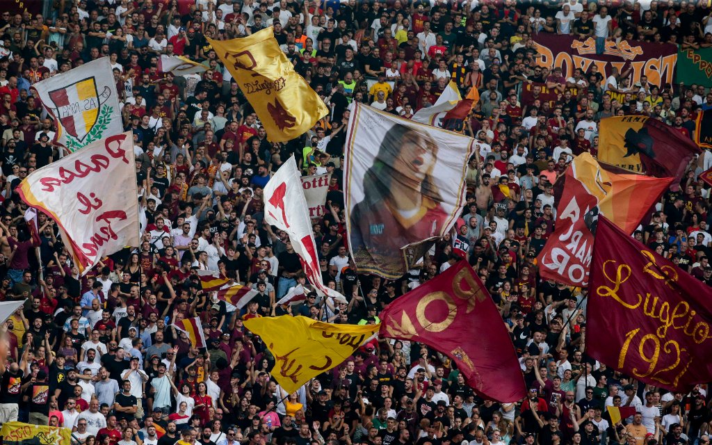 Fans der AS Rom gegen Cremonese.