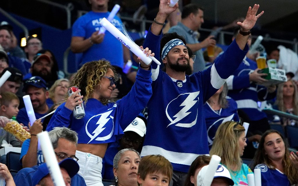 NHL Saisonstart 23/24: Tampa Bay Lightning gegen Nashville Predators am 13.10. um 23:30 Uhr